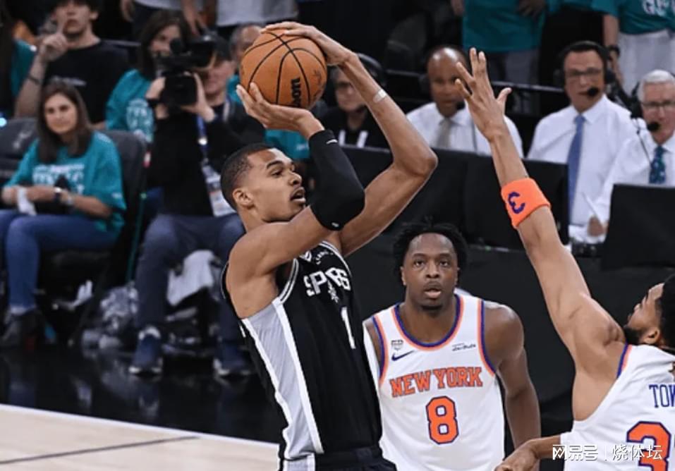 bti体育-NBA：马刺领先13分遭逆转！文班亚马26分12板，布伦森30分